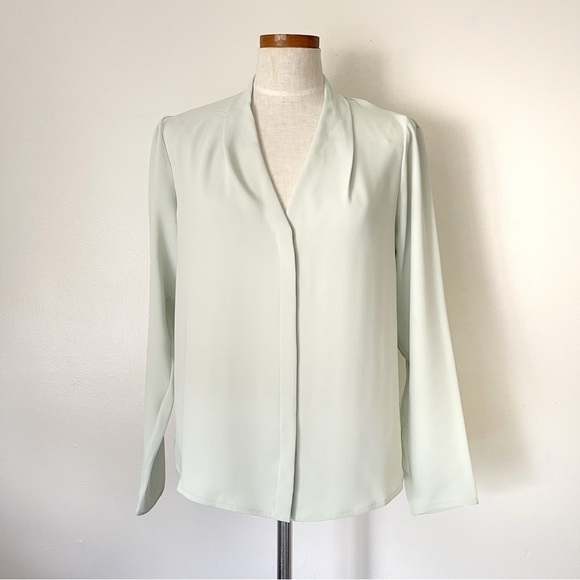 Babaton Akira Power blouse size Medium NWOT mint green - Picture 1 of 6